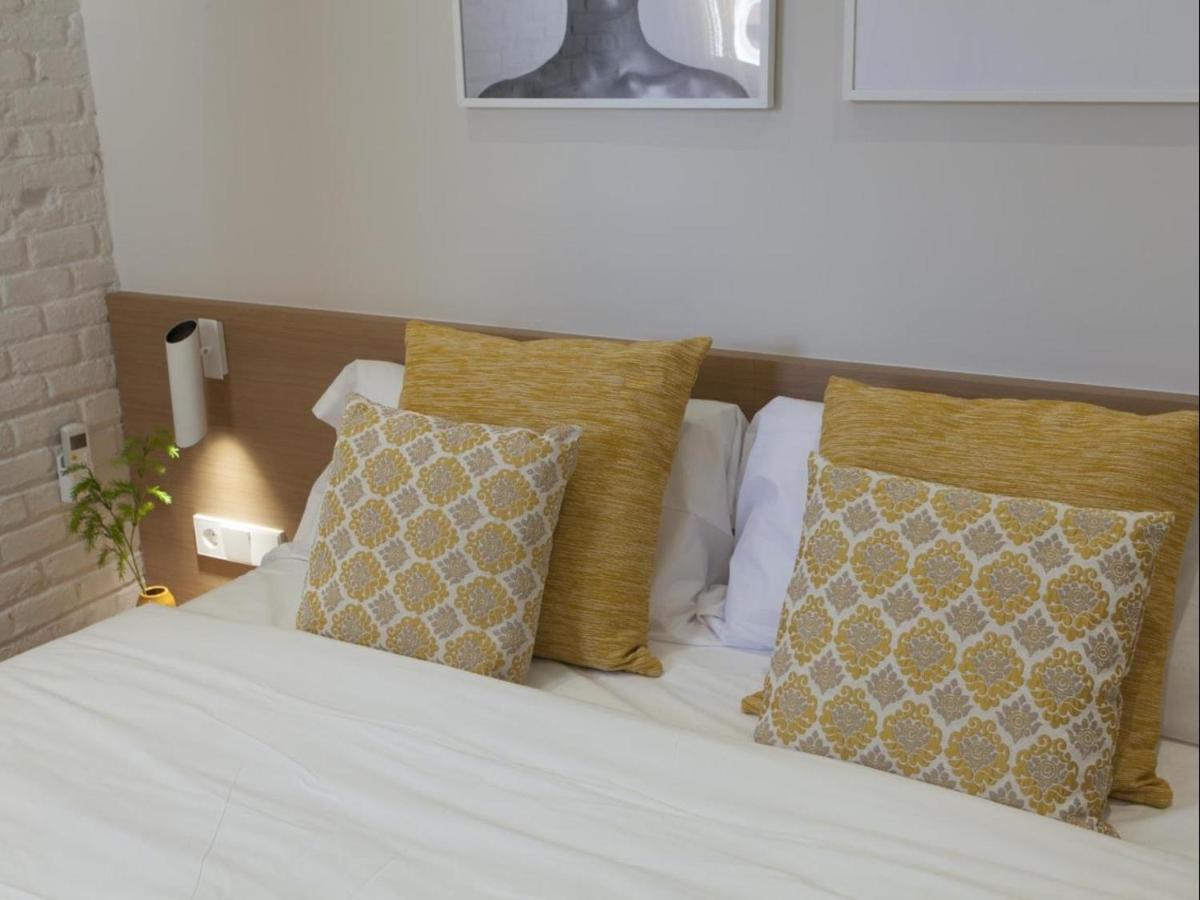Sunny Playa Apartment Barcelona Bagian luar foto